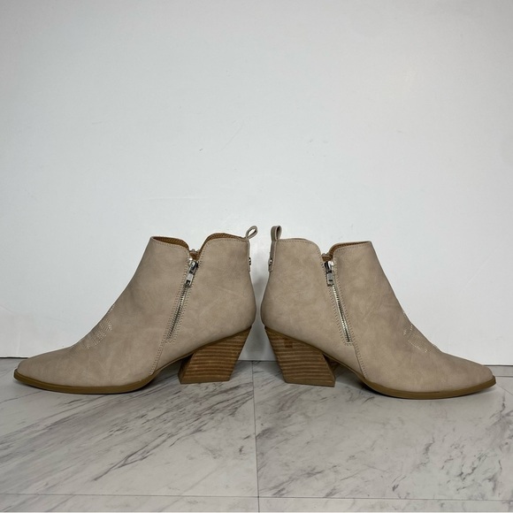 New! DV by Dolce Vita Kiki Bootie 9 1/2 - Picture 8 of 15